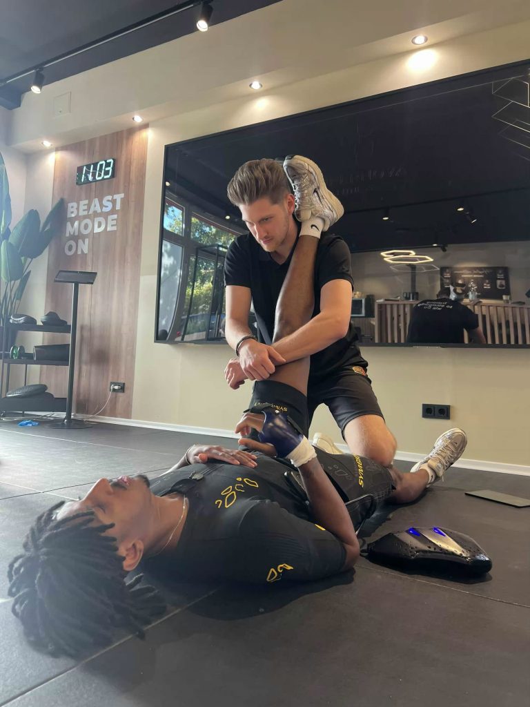 Stretching im SYMBIONT Anzug